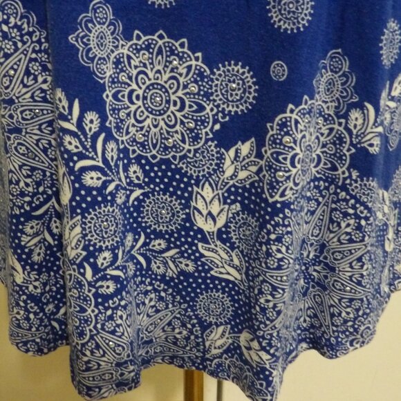 Westport sz Lg Blue Tunic Top with White Snowflake looking designs, Round Neck - Picture 3 of 5